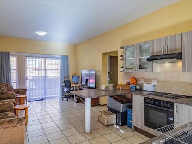 2 Bedroom Apartment in Weltevreden Park