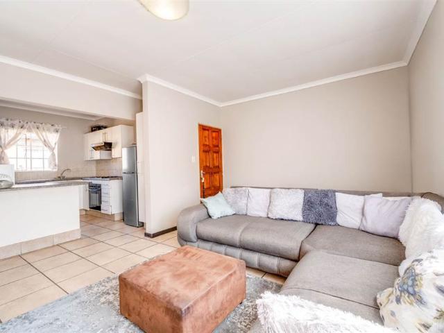 2 Bedroom Apartment in Weltevreden Park