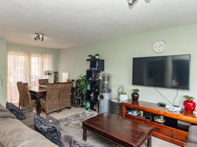 2 Bedroom Apartment in Weltevreden Park