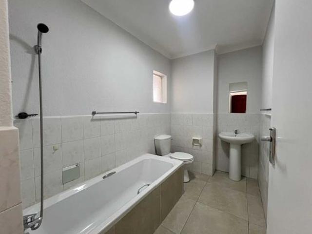2 Bedroom Apartment in Weltevreden Park
