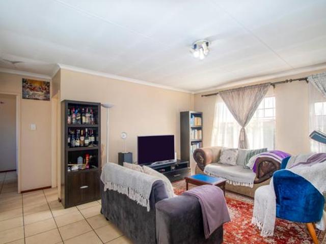 2 Bedroom Apartment in Weltevreden Park