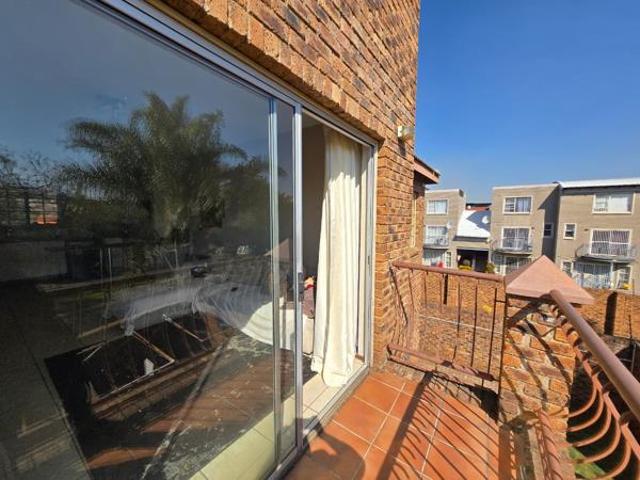 2 Bedroom Apartment in Weltevreden Park