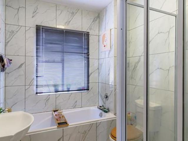 2 Bedroom Apartment in Weltevreden Park