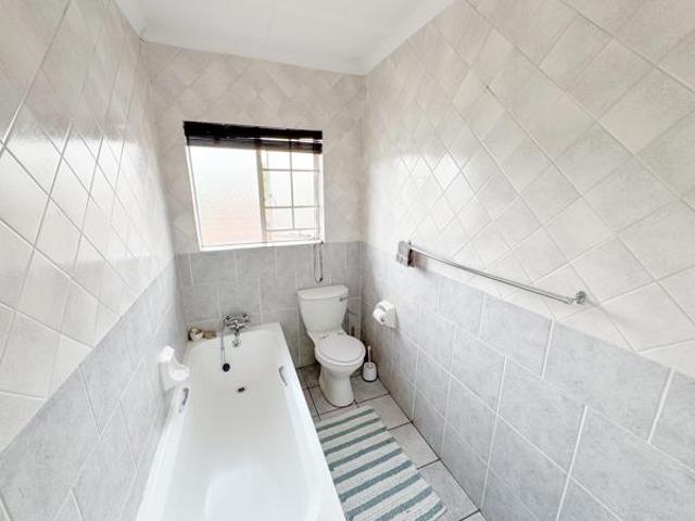 2 Bedroom Apartment in Wierda Glen Estate