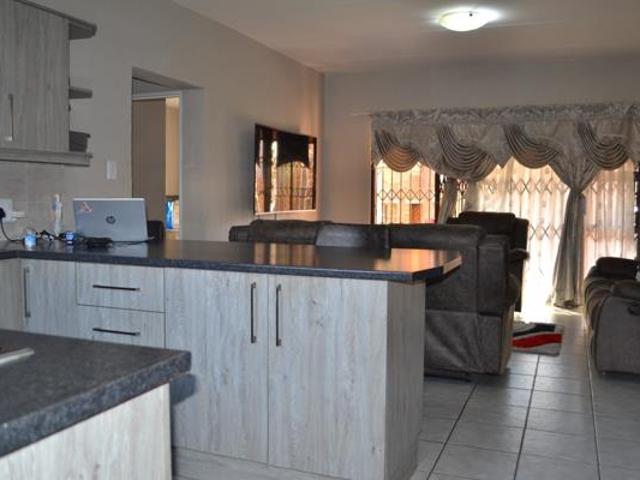 2 Bedroom Apartment in Wilgeheuwel
