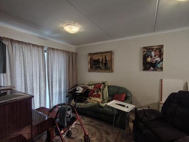 2 Bedroom Apartment in Willow Park Manor