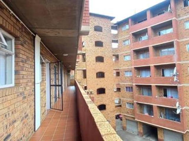 2 Bedroom Apartment in Zwartkop