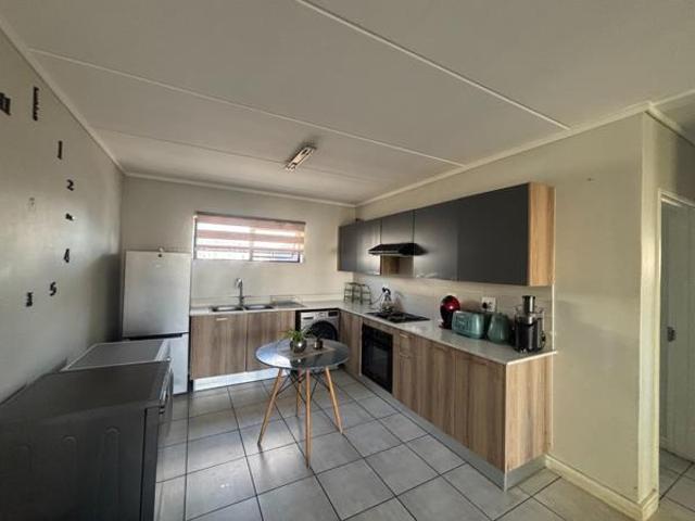 2 Bedroom Apartment in Zwartkop
