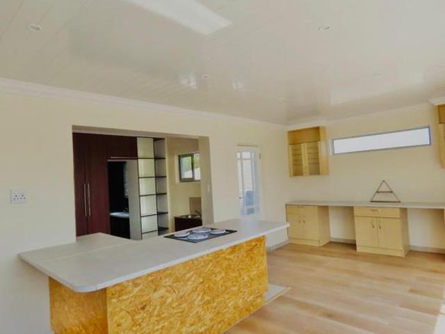 2 Bedroom Apartment in Zeekoevlei