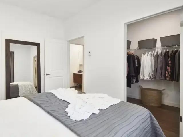 2 Bedroom Apartment Laval QC 101686716
