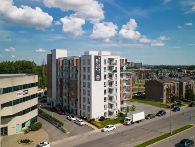 2 Bedroom Apartment Laval QC 99677031