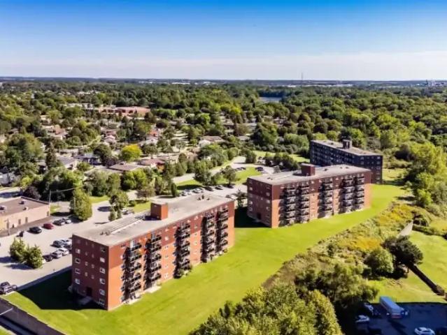 2 Bedroom Apartment London ON LS100758061