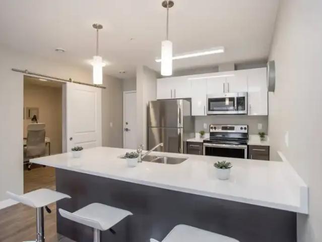 2 Bedroom Apartment Regina SK 102882573