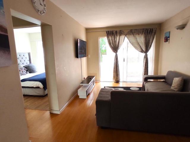 2 Bedroom apartment rented in Kenilworth, Cape Town