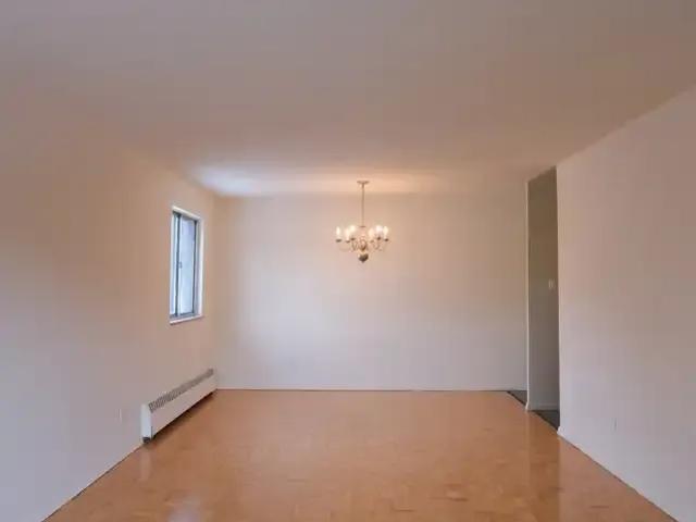 2 Bedroom Apartment Richmond Hill ON 104940178