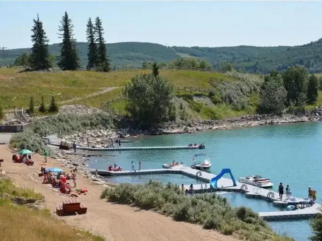 2 Bedroom Apartment Rocky View County AB 101687945