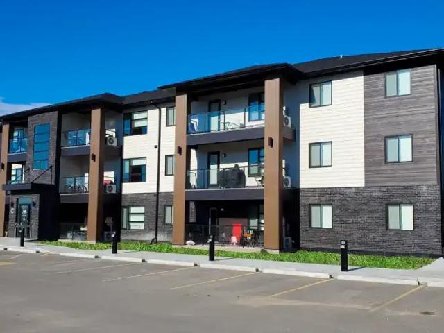 2 Bedroom Apartment Steinbach MB LS103090482