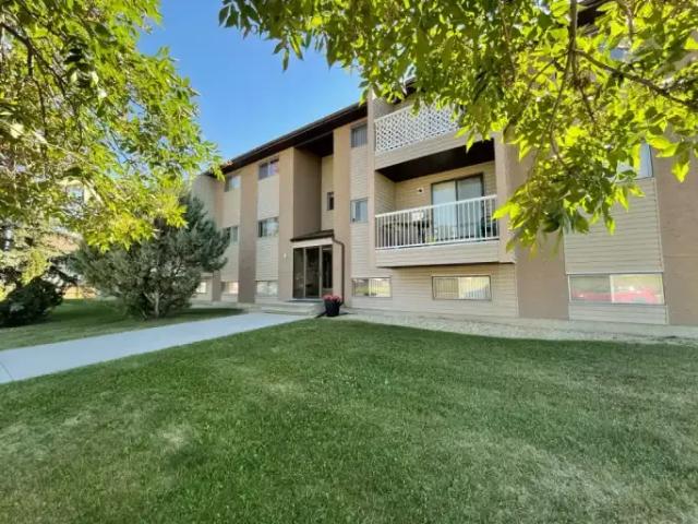 2 Bedroom Apartment Stettler AB 105071455