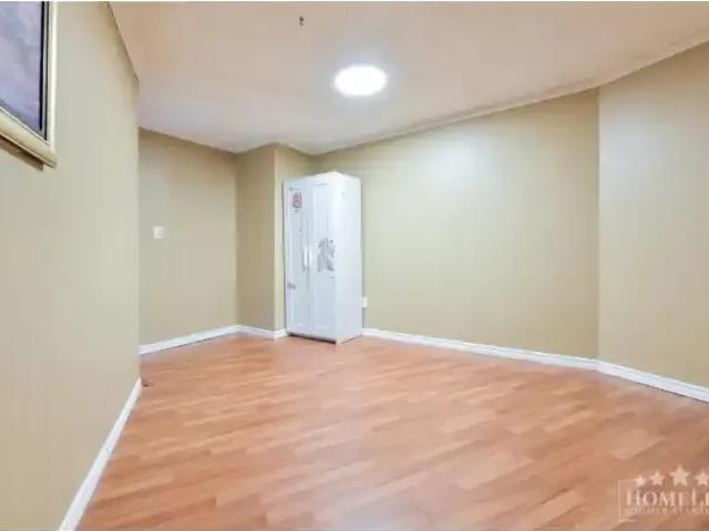 2 Bedroom Apartment Surrey BC 100564130
