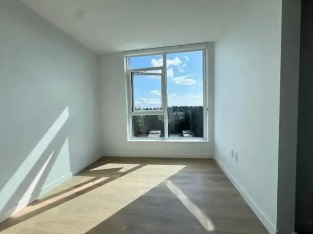 2 Bedroom Apartment Surrey BC 102578901