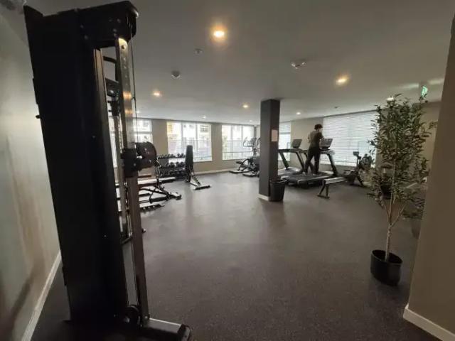 2 Bedroom Apartment Surrey BC 102847453