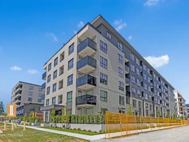 2 Bedroom Apartment Surrey BC 102915441