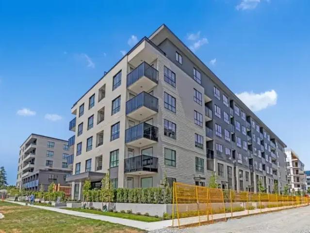 2 Bedroom Apartment Surrey BC 102915335