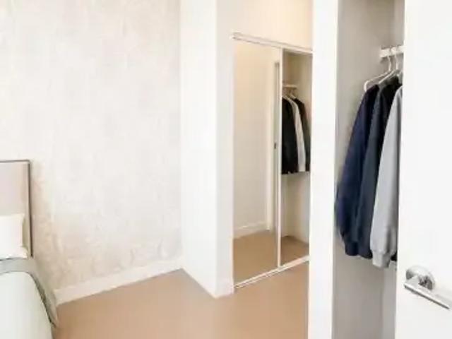 2 Bedroom Apartment Surrey BC 102915337