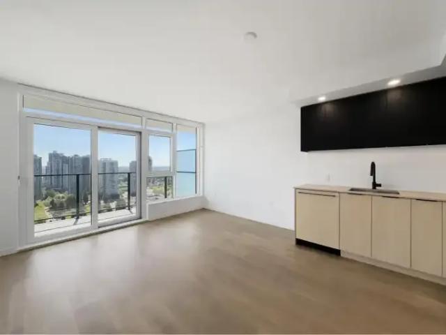 2 Bedroom Apartment Surrey BC 102052689