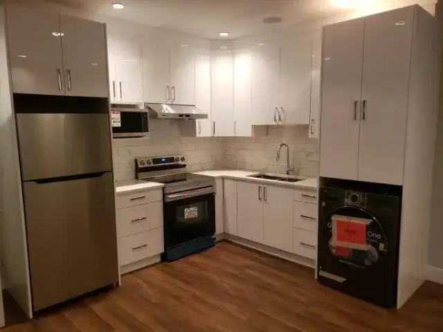 2 Bedroom Apartment Surrey BC 102243101