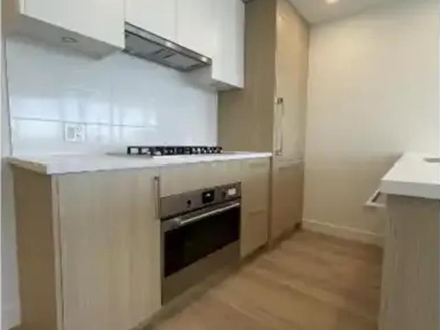 2 Bedroom Apartment Surrey BC 103920633