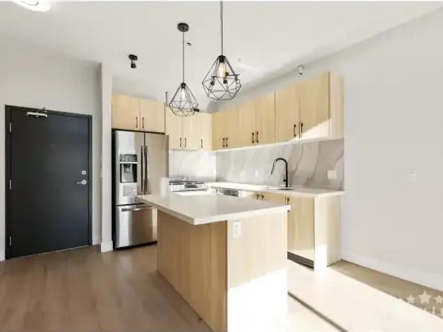 2 Bedroom Apartment Surrey BC 103012037