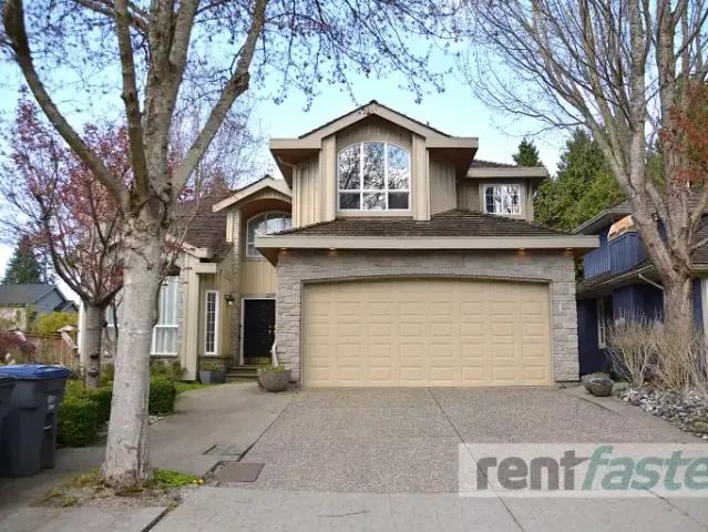 2 Bedroom Apartment Surrey BC 103060306