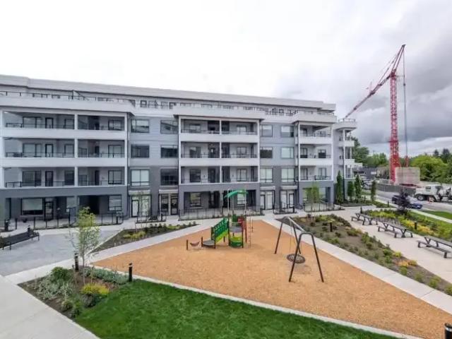 2 Bedroom Apartment Surrey BC 103243678