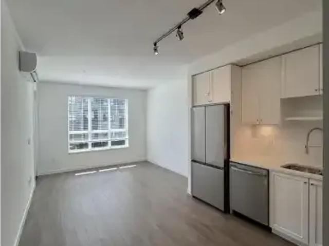 2 Bedroom Apartment Surrey BC 103322778
