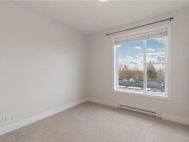 2 Bedroom Apartment Surrey BC 104105816