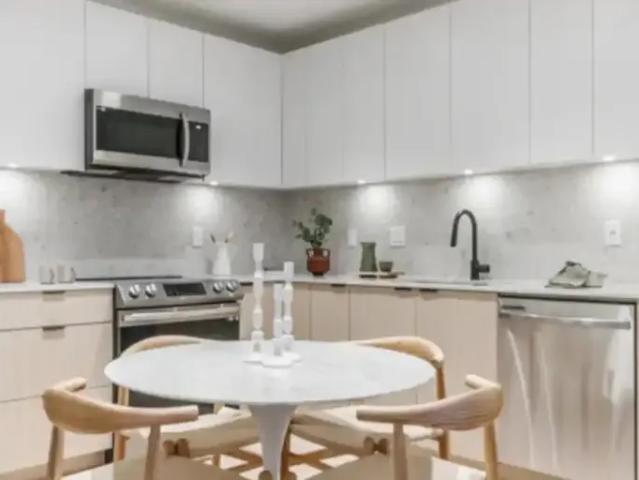 2 Bedroom Apartment Surrey BC LS102578898