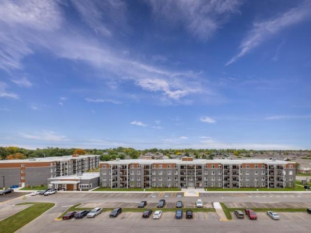 2 Bedroom Apartment Tecumseh ON 104890453