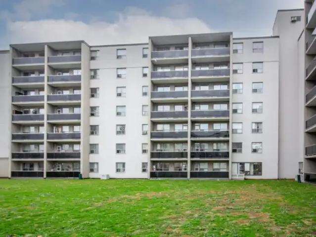 2 Bedroom Apartment Thornhill ON LS103011259