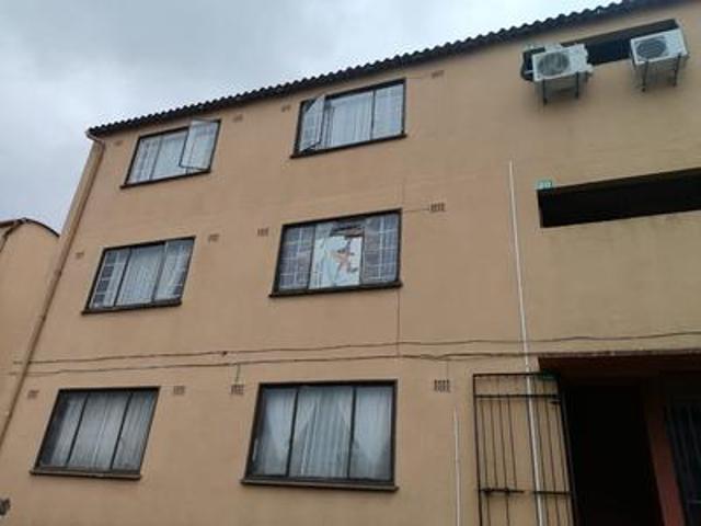 2 bedroom apartment tlc needed