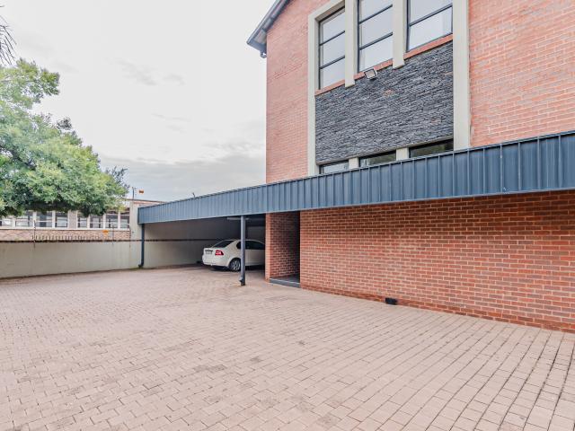 2 Bedroom Apartment To Let in Baileys Muckleneuk