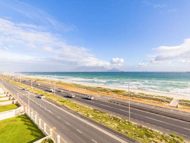 2 Bedroom Apartment To Let in Beachfront