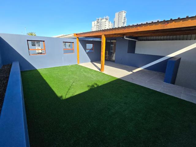 2 Bedroom Apartment To Let in Bloubergstrand