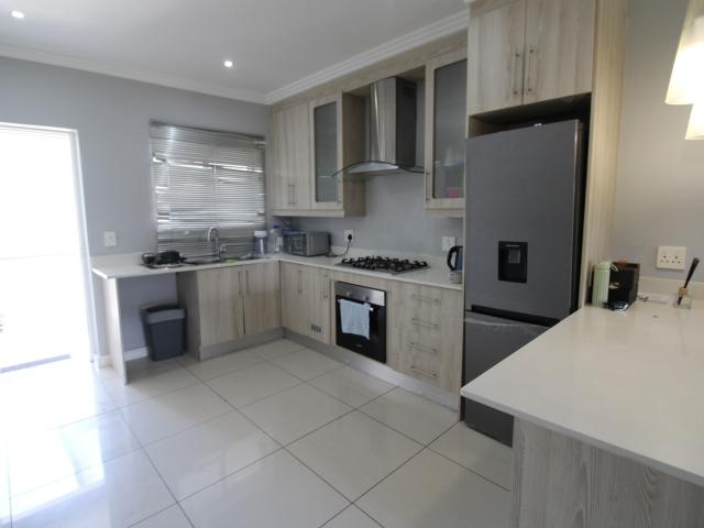 2 Bedroom Apartment To Let in Bryanston