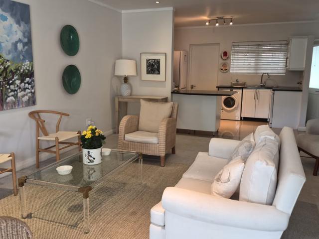 2 Bedroom Apartment To Let in Claremont