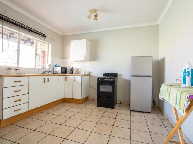 2 Bedroom Apartment To Let in Die Bult