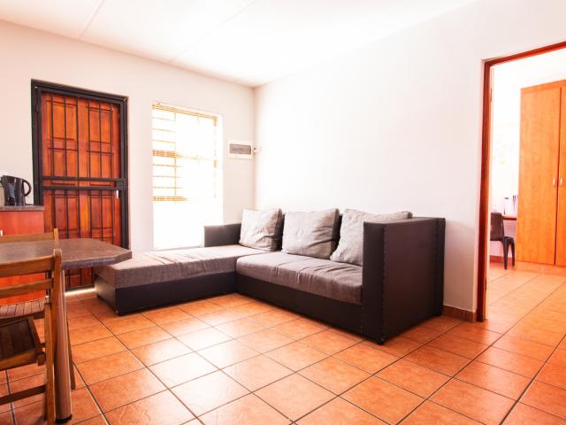 2 Bedroom Apartment To Let in Die Bult