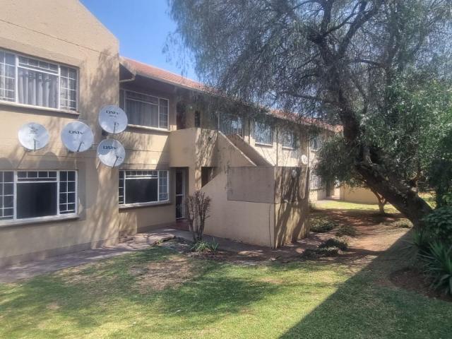 2 Bedroom Apartment To Let in Die Hoewes