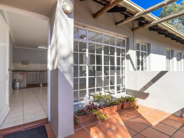 2 Bedroom Apartment To Let in Douglasdale