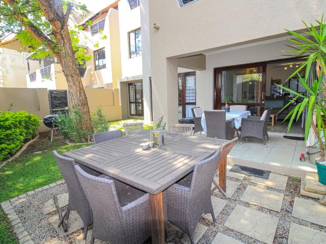 2 Bedroom Apartment To Let in Douglasdale